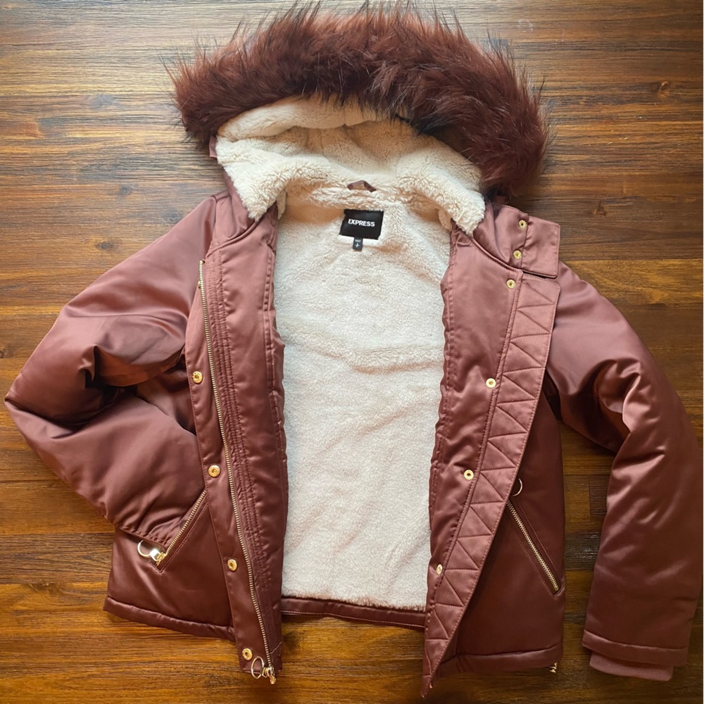 EXPRESS Maroon puffer coat with fur hood, size Small